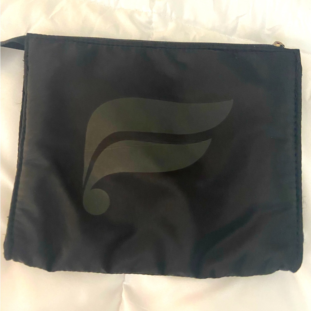 BLACK FABLETICS POUCH